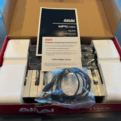 **LIKE NEW-IN BOX-ONE OWNER** Akai MPK Mini MKII 25-Key MIDI Controller 2014 - Present - Black