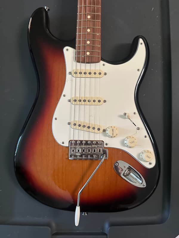 Fender Classic Series '60s Stratocaster Lacquer with Pau Ferro Fretboard 2018 - 3-Color Sunburst image 1