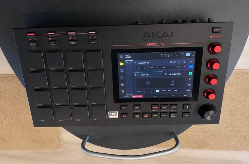 Akai MPC Live Sampler / Behringer MONITOR2USB image 1