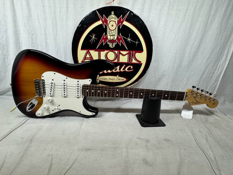 Fender USA Highway One 1 Stratocaster Guitar 2004 - 3-Color Sunburst / Rosewood fingerboard