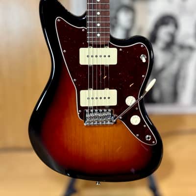 Beautiful 2021 Fender American Performer Jazzmaster, 3-Color Sunburst w/optional Plush Fender Case image 2