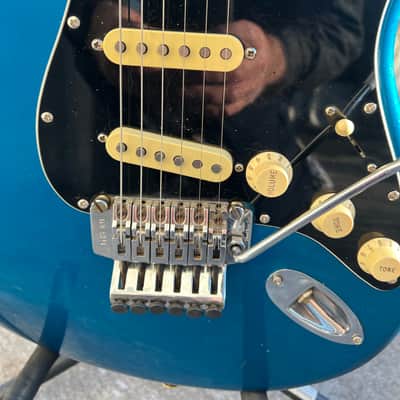 Fender Made in Japan Floyd Rose Stratocaster 1999 - Blue sparkle image 7