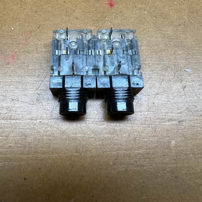 Roland TR 909 Stereo / Instrument / HOSIDEN / All outputs. Genuine Original Roland part image 2