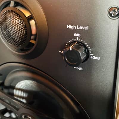 Yamaha NS-IW660 White image 1