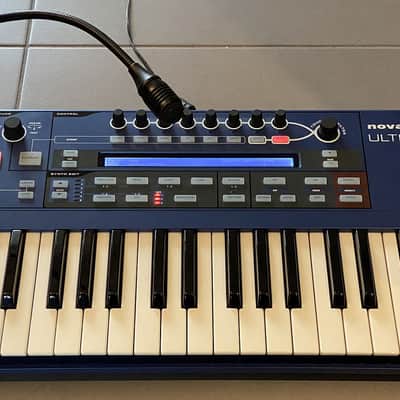 Novation UltraNova 37-Key 20-Voice Synthesizer 2010 - Blue
