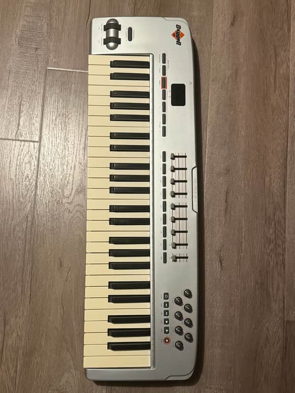 M-Audio Oxygen 49 MKI MIDI Keyboard Controller 2006 - 2009 - Silver image 1