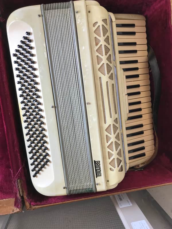 Brindisi Accordion, 120 1930 white image 1