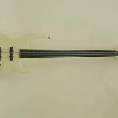 Carvin LB-70 1991 Fretless (w/ original hard-shell case) image 2