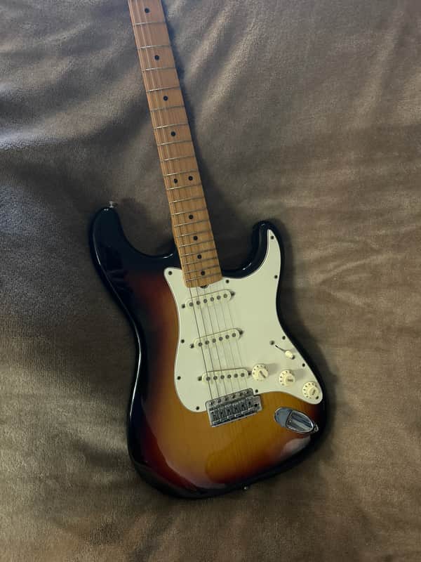 Fender American Vintage '82 Stratocaster 1982 Sunburst) image 1