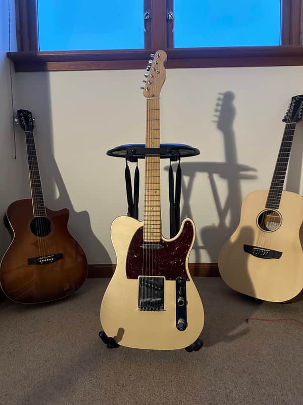 Fender American Deluxe Telecaster with Maple Fretboard 2009 Olympic Pearl