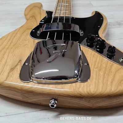 Fender American Vintage '74 Jazz Bass with Maple Fretboard 2013 - 2014 Natural image 20