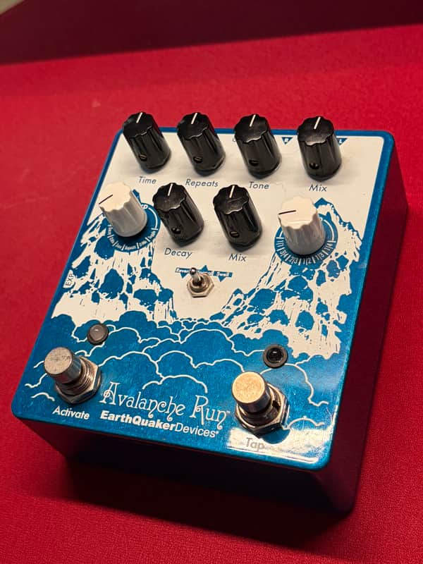 EarthQuaker Devices Avalanche Run Stereo Reverb & Delay with Tap Tempo V2