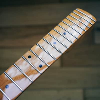 Stratocaster Neck – Roasted Maple | 22 Frets | Light Gloss Finish | Bone Nut imagen 14
