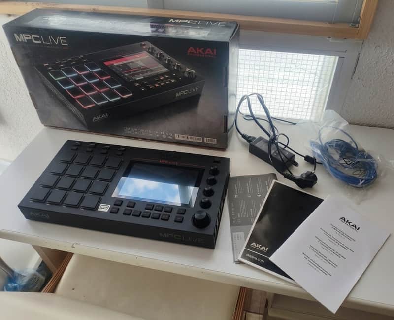 Akai MPC Live Standalone Sampler / Sequencer | Reverb España