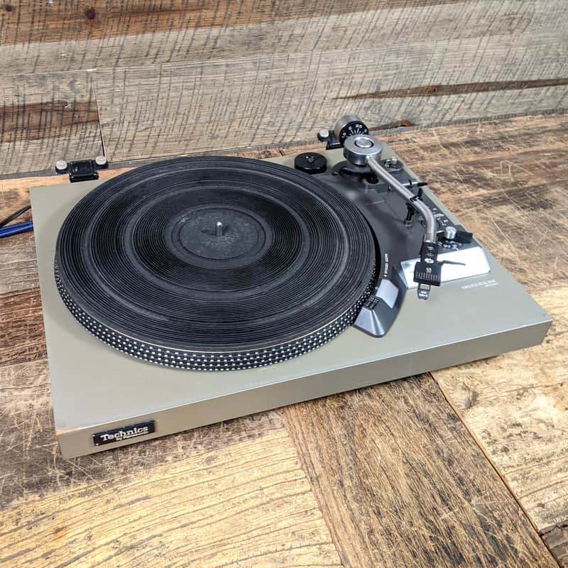 Technics SL-23 Semi-Automatic Turntable For Local Pick Up in Milwaukee, WI