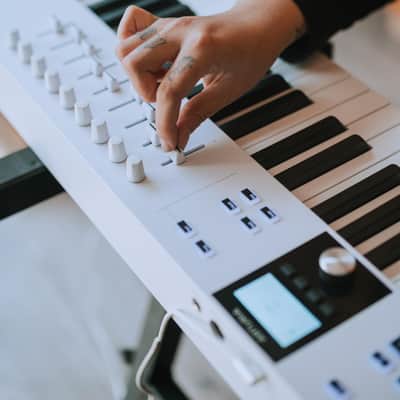 Arturia KeyLab Essential 88 mk3 — 88 key USB MIDI Controller Keyboard with Analog Lab V Software Included, White image 7