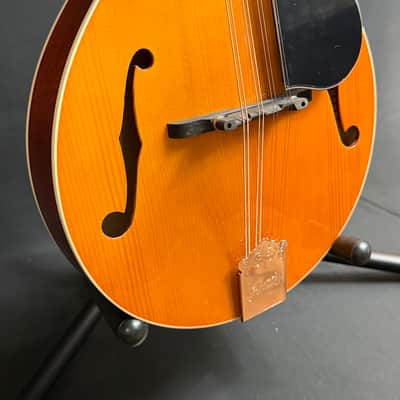 Kentucky KM-152 Standard A-Style Mandolin Amber Top Finish w/ Gig Bag image 3