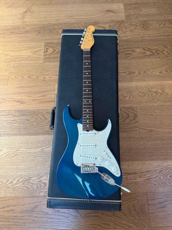Grosh Guitars Retro Classic - Trans Lake Placid Blue