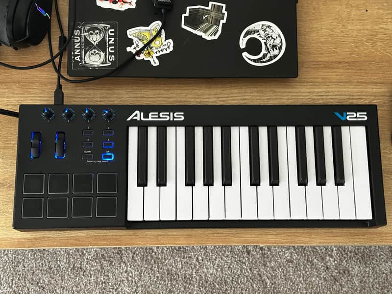 Alesis V25 25-key USB MIDI Controller with Beat Pads