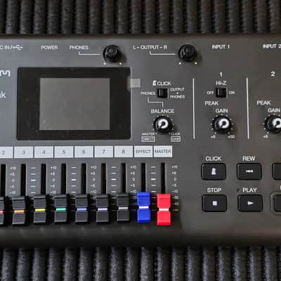 Zoom R12 Portable Multitrack Recorder 2022 - Present - Black image 3