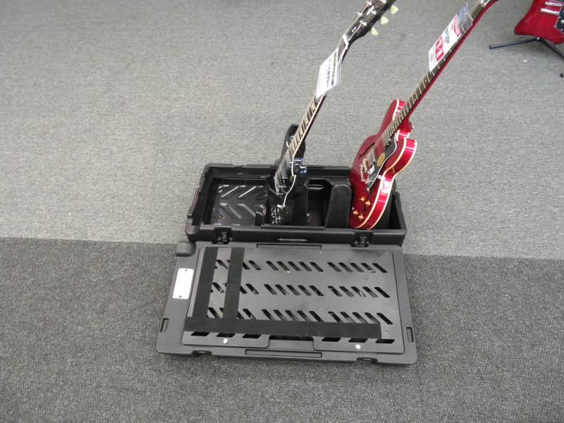 Gator GW-GIGBOXJR Gig Box Jr. All-In-One Pedalboard w/ 3x Guitar Stand & Case image 2