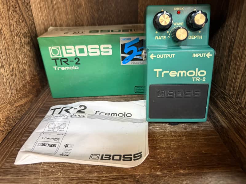 Boss TR-2 Tremolo With Box - Green image 1