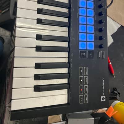 Novation Launchkey 25 MKIII MIDI Keyboard Controller 2020 - Present - Black