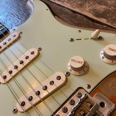 Super Lightweight Fender Custom Shop Rory Gallagher Stratocaster Heavy Relic 3 Tone Sunburst w/OHSC 2017 image 10