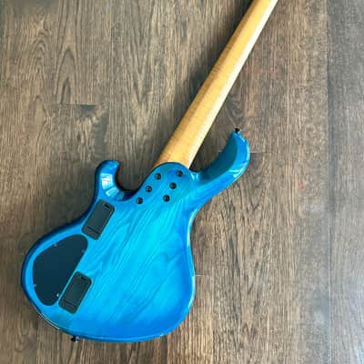 Maruszczyk Frog Omega 5A Fretless 2023 - Transparent 2 Tone Turquoise Blue image 6