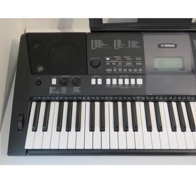 Yamaha PSR E423 61 Key Portable Keyboard image 2