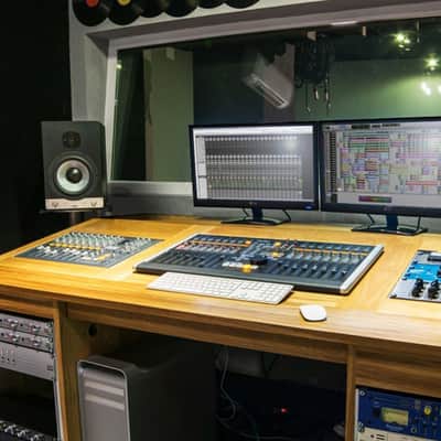 EVE Audio SC208 Active 2-Way Midfield Studio Monitor with 8-Inch SilverCone Woofer, PWM Amplifier, and BurrBrown Converter image 6