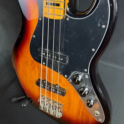 Squier Classic Vibe 70's Jazz Bass 4-String Bass Guitar 3-Tone Sunburst Finish image 8