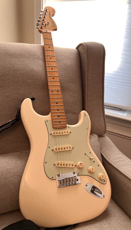 Fender Deluxe Roadhouse Stratocaster with Maple Fretboard - Olympic White