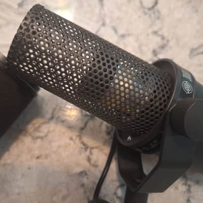 Shure SM7B Cardioid Dynamic Microphone image 9