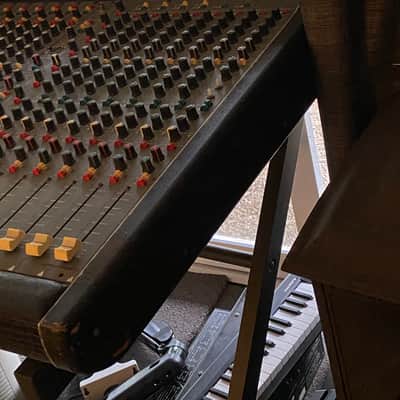 Soundtracs M series 32-8-2 analog console 80s image 4