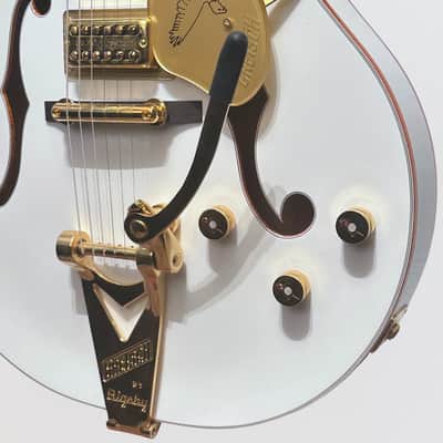 Gretsch G6136T White Falcon Hollow Body Bigsby MIJ Electric Guitar - White image 5