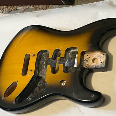 2004 USA Fender American Deluxe 50th Anniversary Stratocaster 2 Tone Sunburst 2TS Guitar Body 2 Post Tremolo Ready image 2
