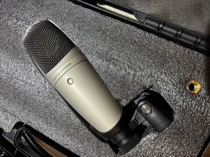 Pre-owned Samson CL7 Large Diaphragm Condenser Studio Mic w/ Case image 1
