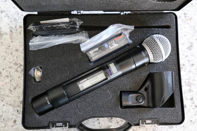 Shure AXT200/SM58 Handheld Frequency Diversity Transmitter | Reverb