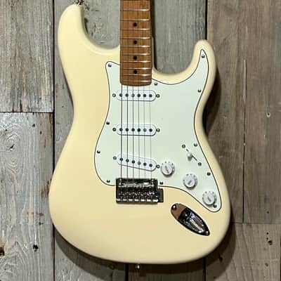 NEW Fender Limited Edition FSR Player II Stratocaster ,Roasted Maple Fingerboard, Custom Shop Fat 50's ,Olympic White, Independent Music Shop Exclusive ! image 2