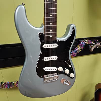 Fender FSR American Vintage 62' Reissue Stratocaster 2001 - Ice Blue Metallic image 1