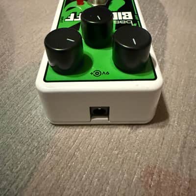 Electro-Harmonix Nano Bass Big Muff Pi Distortion / Sustainer 2014 - Present - Green / Black image 4