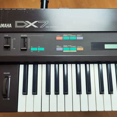 YAMAHA-DX7 FM synthesizer original from 1983 image 4