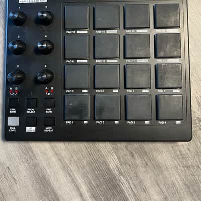 Akai MPD218 2015 - Present - Black image 1
