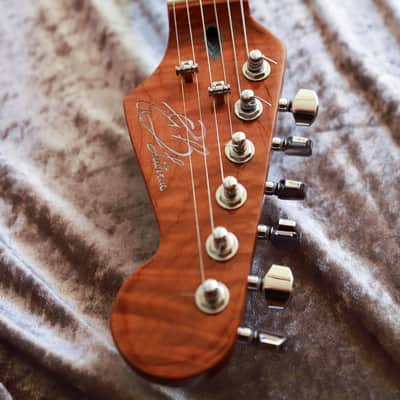 GB Liuteria Traditional Strato Vegatrem - Camphor burl image 18