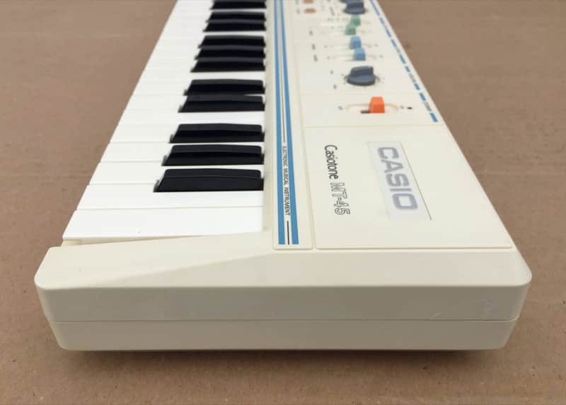 Casio Casiotone MT-45 Vintage Synthesizer Piano Keyboard In Open
