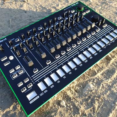 Roland TR8, parfait état image 1