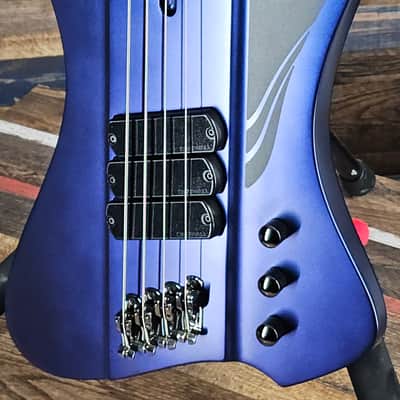 Dingwall D-Roc Standard 4 2024 - Colorshift Blue-Purple image 10