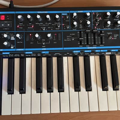 Novation Bass Station II 25-Key Monophonic Synthesizer 2013 - Present - Black