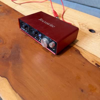 Focusrite Scarlett 2i2 2nd Gen USB Audio Interface 2016 - 2018 - Red / Black image 1